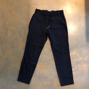 Lululemon - On The Fly - Size 6